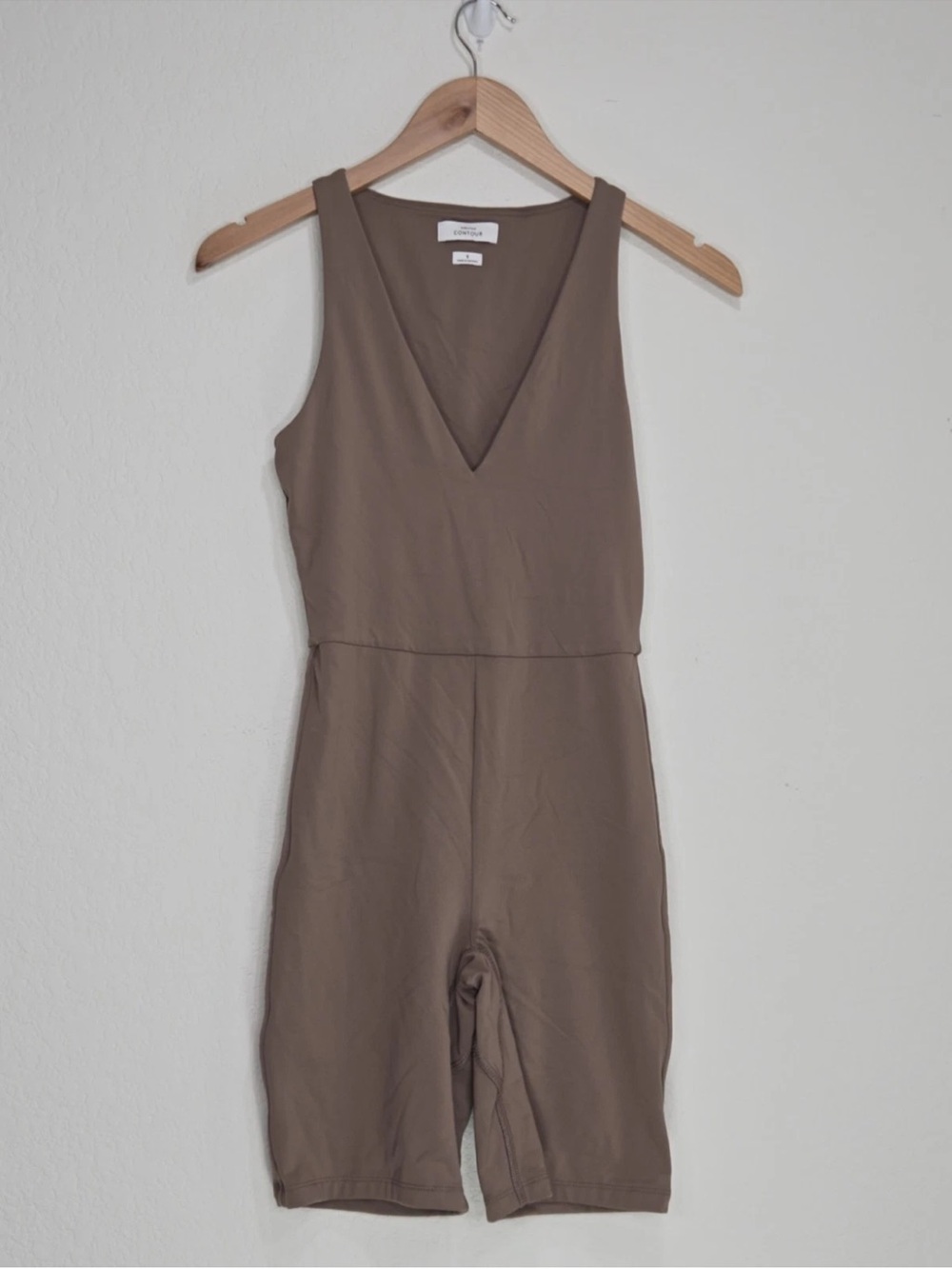 Babaton Aritzia Contour V-Neck Romper Bown Size S Womens